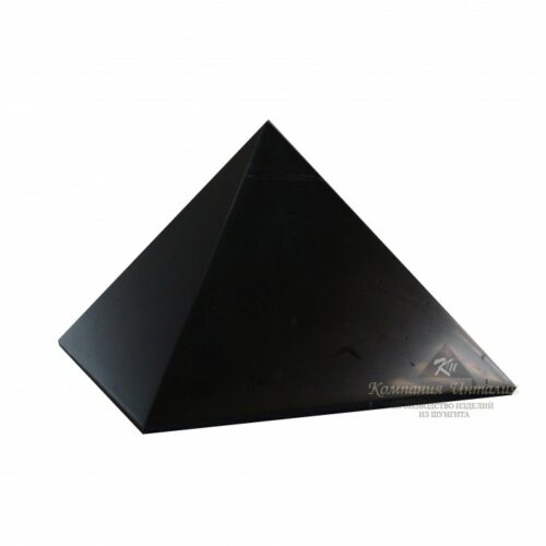 schungit pyramide poliert